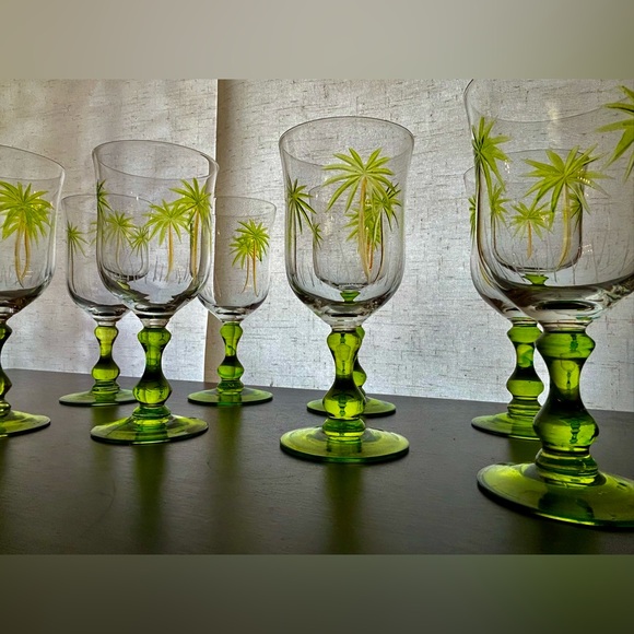 Set of 8 Hand painted & Hand carved/etched Palm Tree glass ware. - Picture 7 of 16